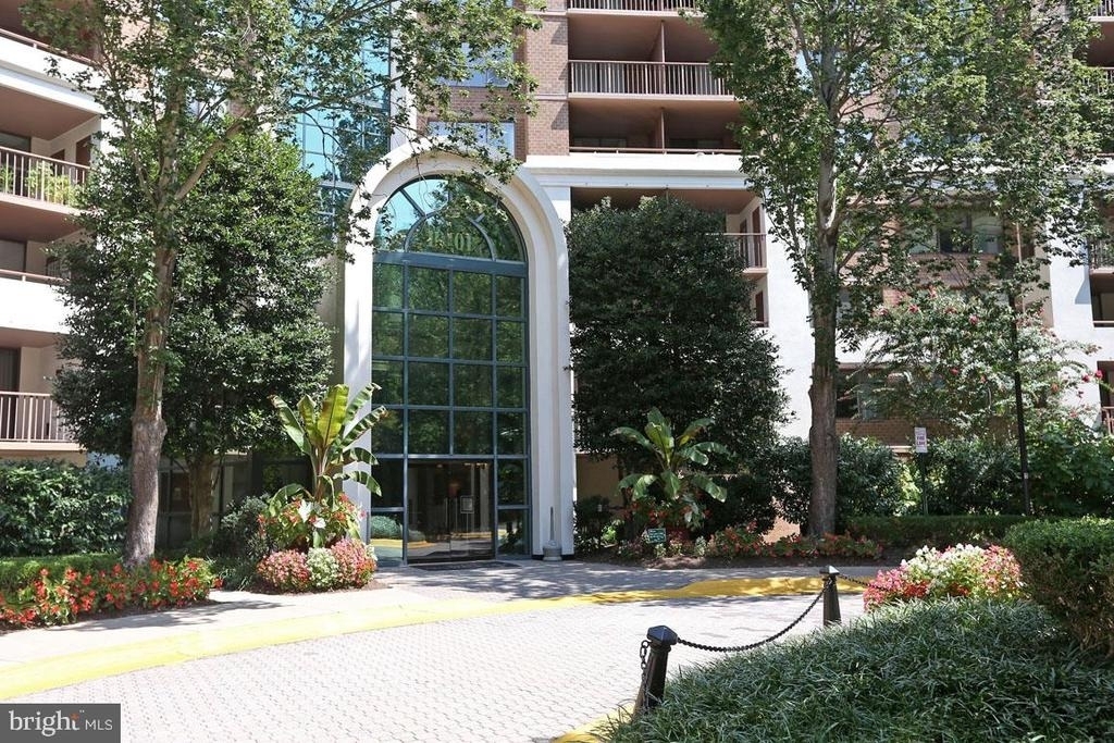 10101 Grosvenor Place - Photo 1