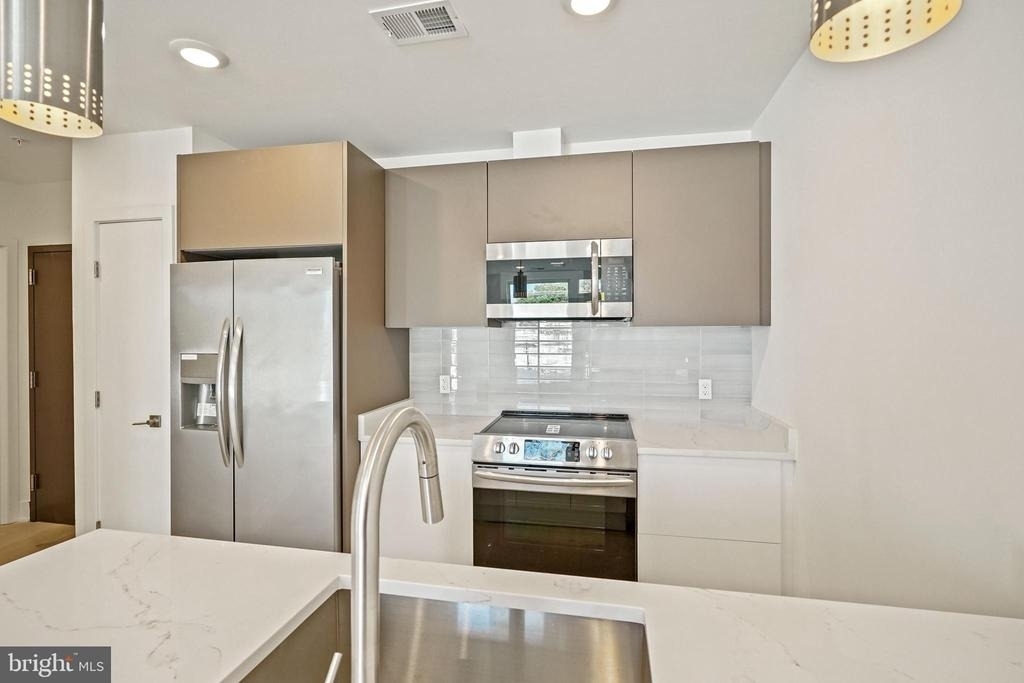 2027 Rhode Island Avenue Ne - Photo 10