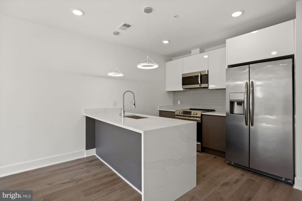 2027 Rhode Island Avenue Ne - Photo 5