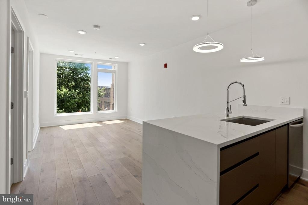 2027 Rhode Island Avenue Ne - Photo 8