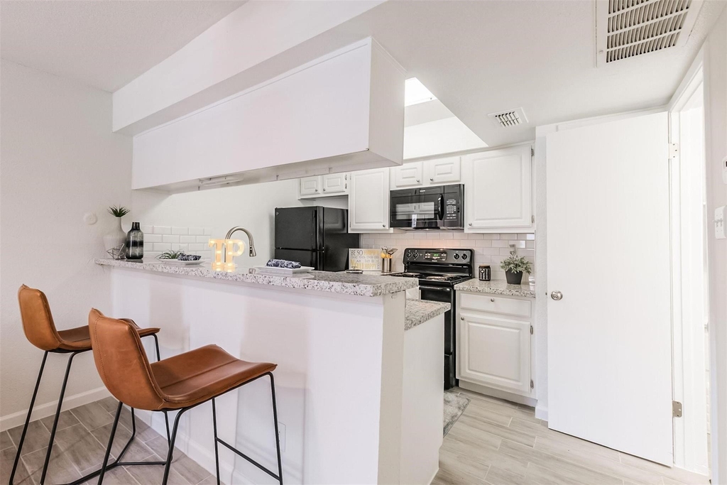 8162 Richmond Avenue - Photo 5