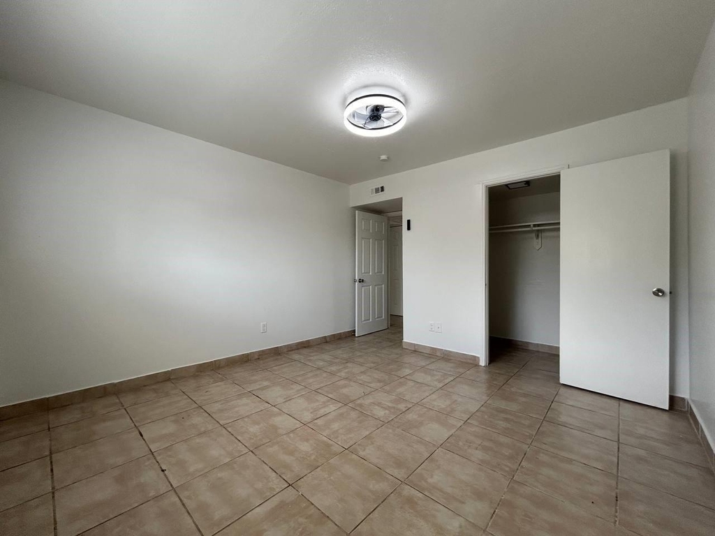 1010 S Wayside Drive - Photo 43