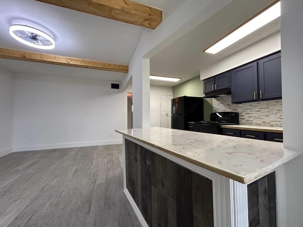 1010 S Wayside Drive - Photo 14