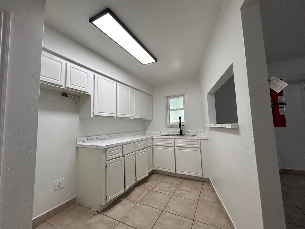 1010 S Wayside Drive - Photo 37