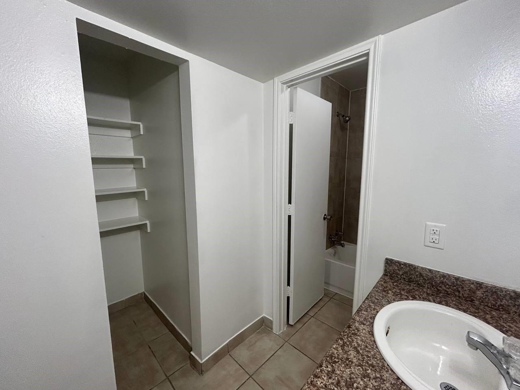 1010 S Wayside Drive - Photo 27