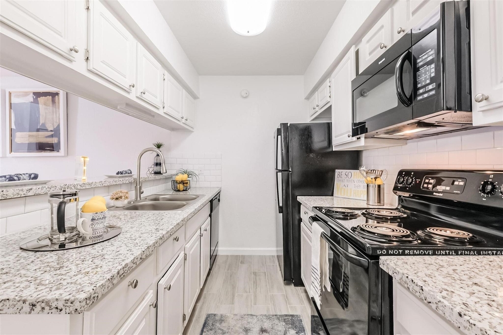 8162 Richmond Avenue - Photo 9