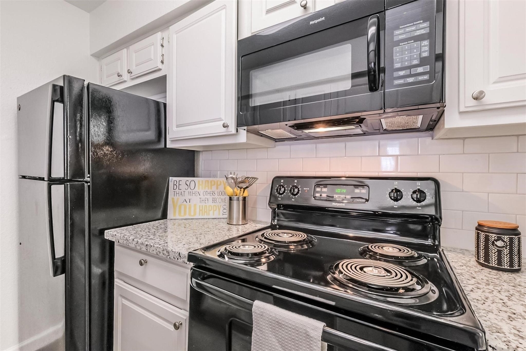 8162 Richmond Avenue - Photo 6