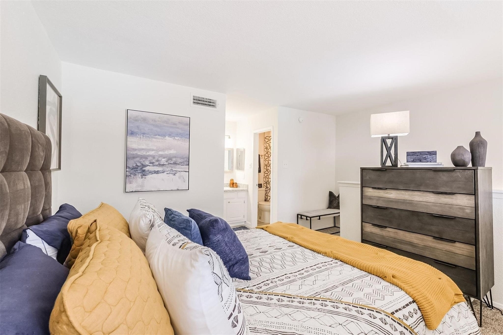 8162 Richmond Avenue - Photo 12