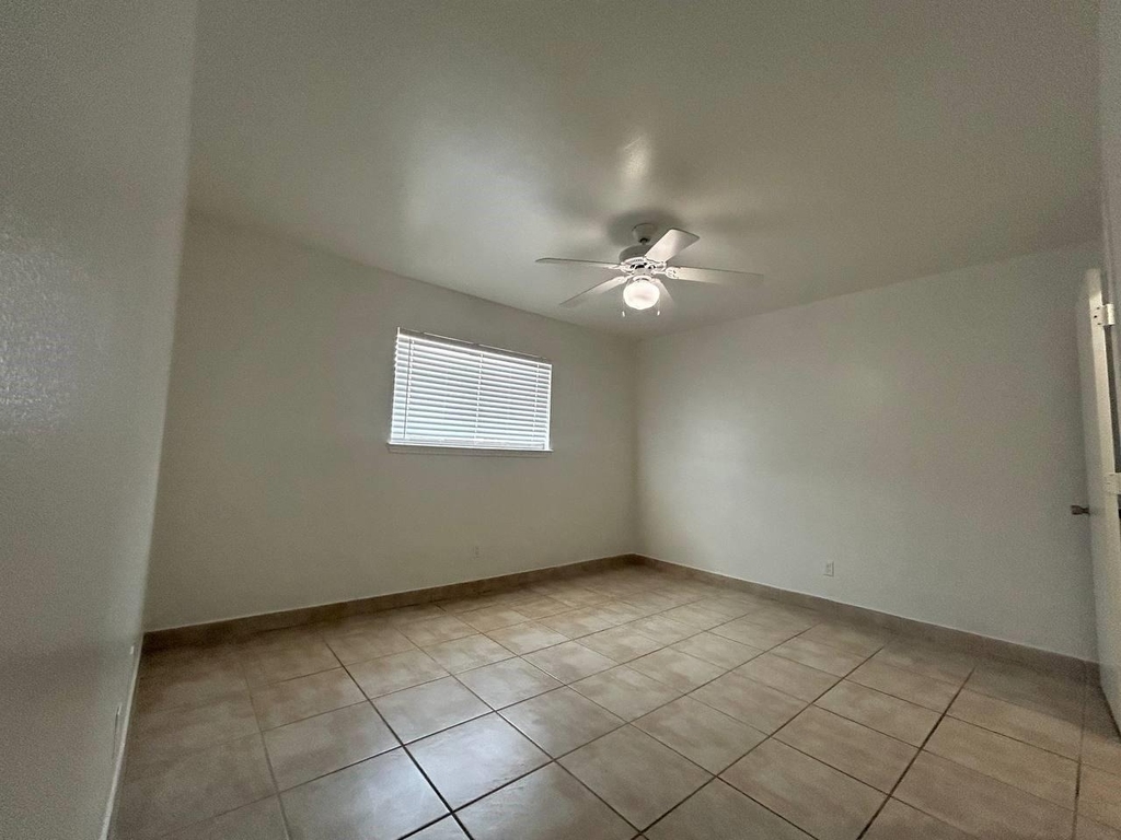 1010 S Wayside Drive - Photo 32