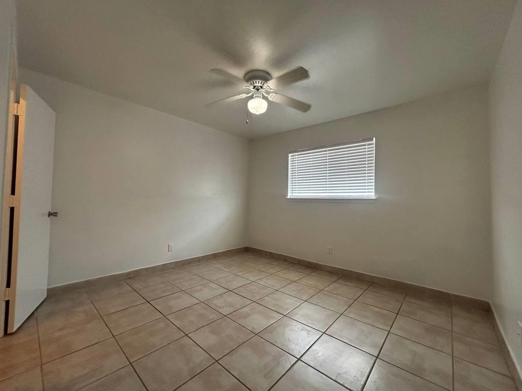 1010 S Wayside Drive - Photo 29