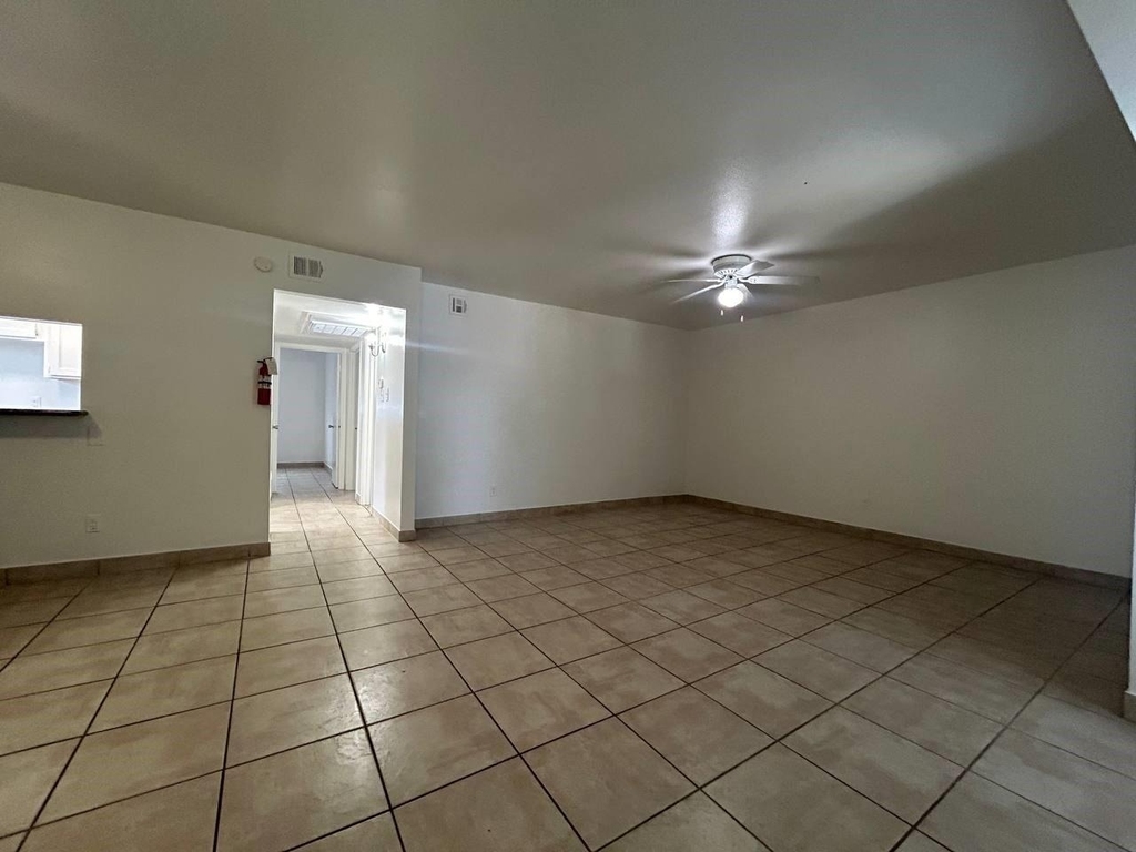1010 S Wayside Drive - Photo 21