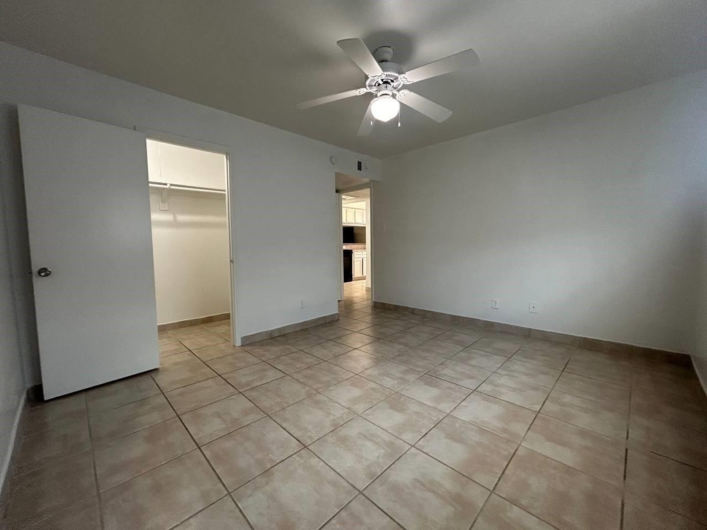 1010 S Wayside Drive - Photo 33