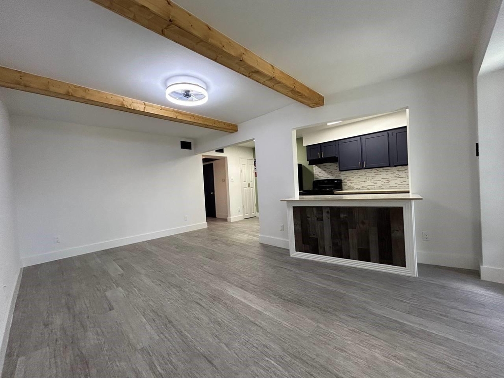 1010 S Wayside Drive - Photo 0