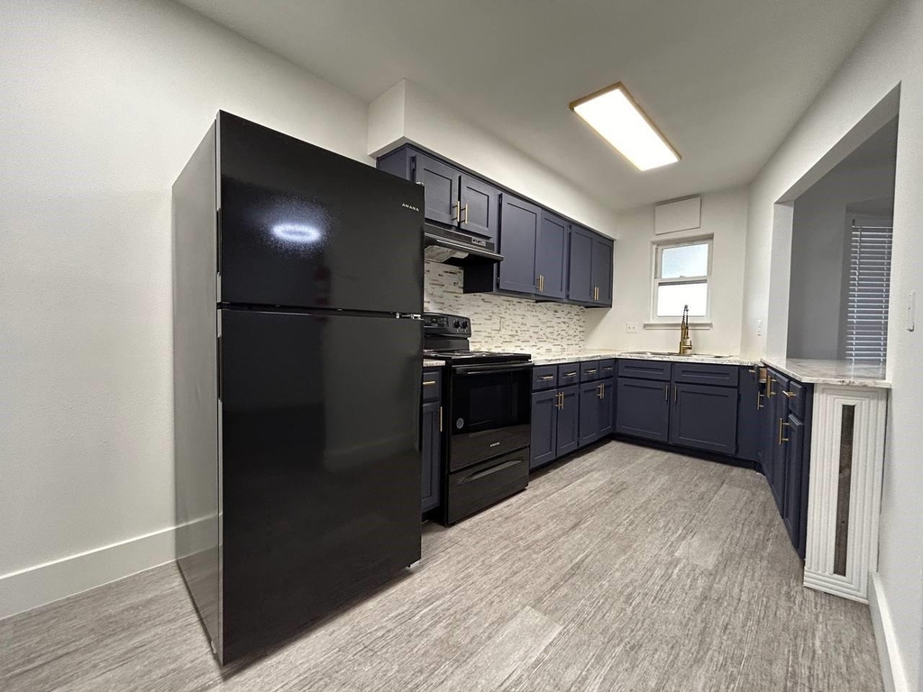 1010 S Wayside Drive - Photo 6