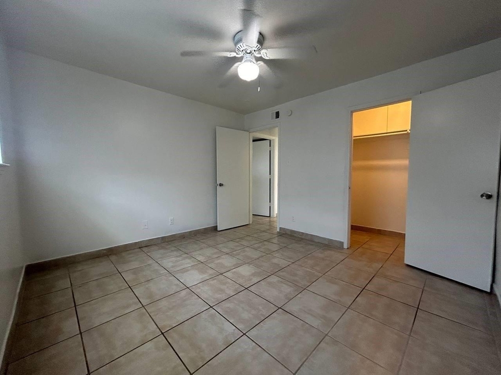1010 S Wayside Drive - Photo 31