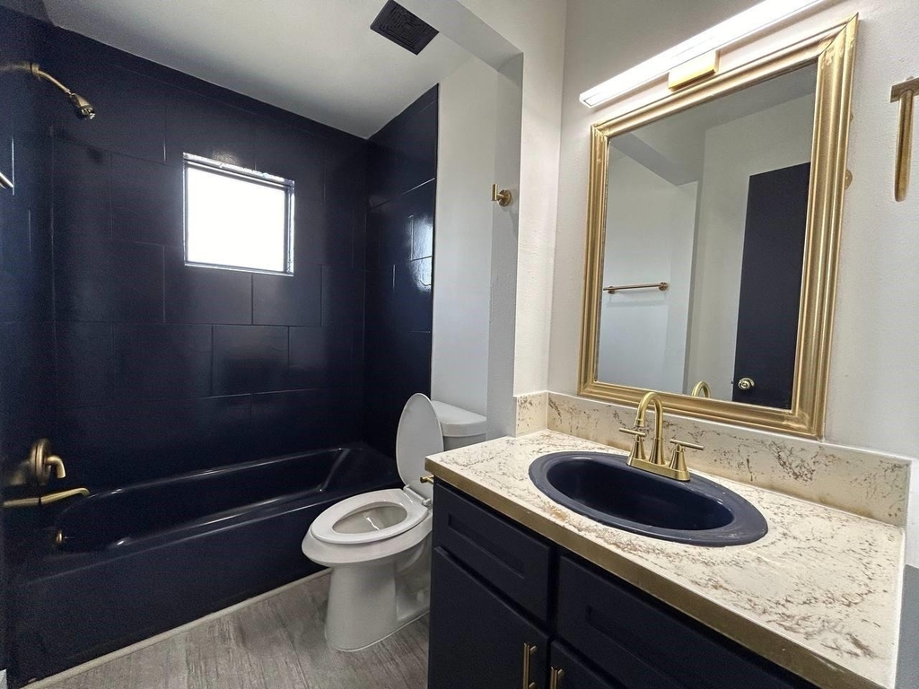 1010 S Wayside Drive - Photo 17