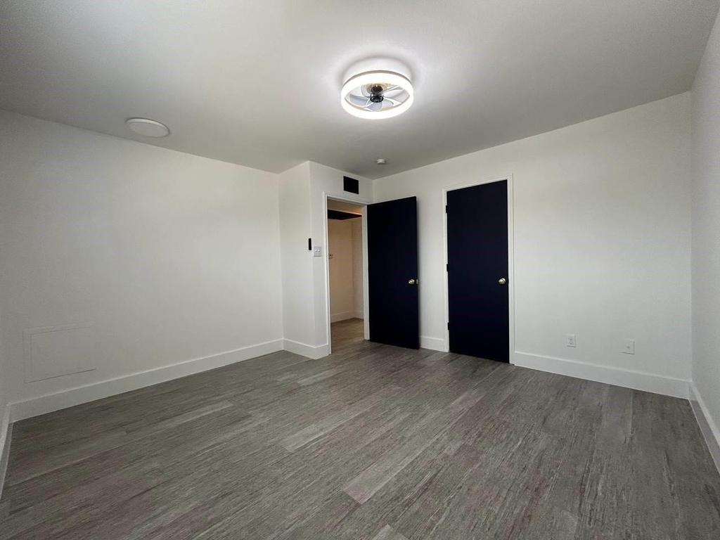 1010 S Wayside Drive - Photo 19