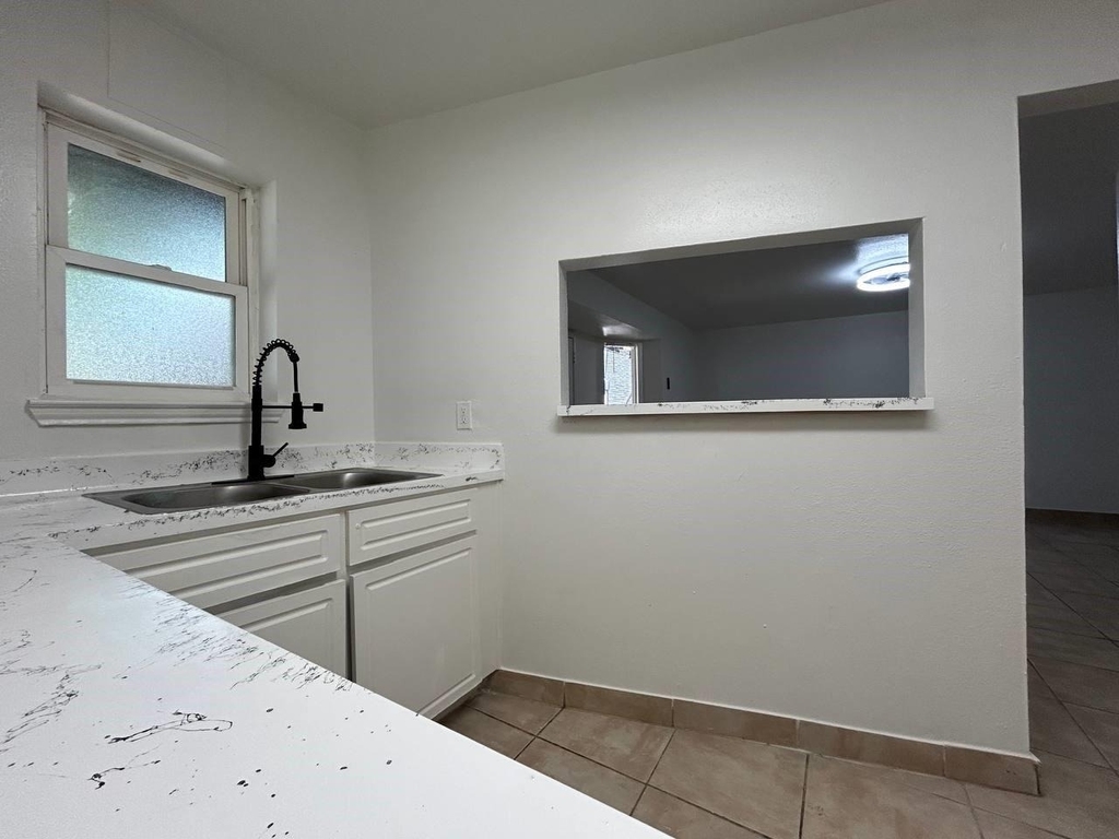 1010 S Wayside Drive - Photo 38