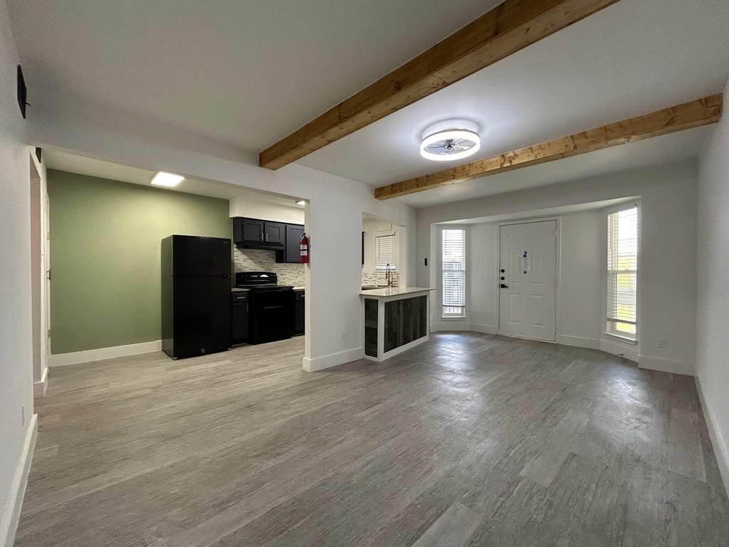 1010 S Wayside Drive - Photo 47