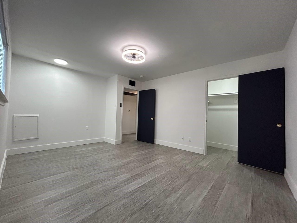 1010 S Wayside Drive - Photo 12