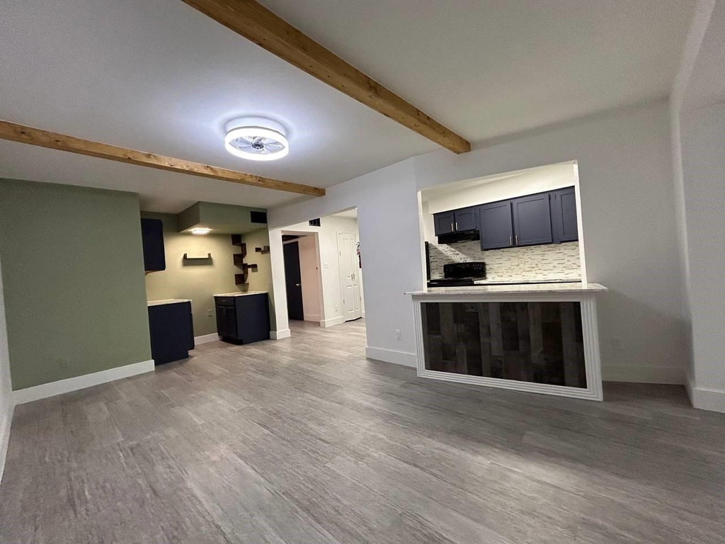 1010 S Wayside Drive - Photo 3