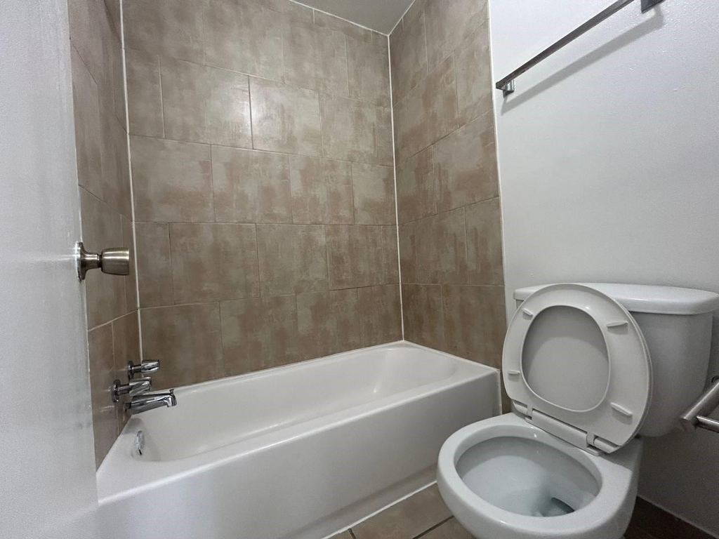 1010 S Wayside Drive - Photo 28