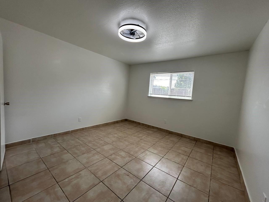 1010 S Wayside Drive - Photo 42