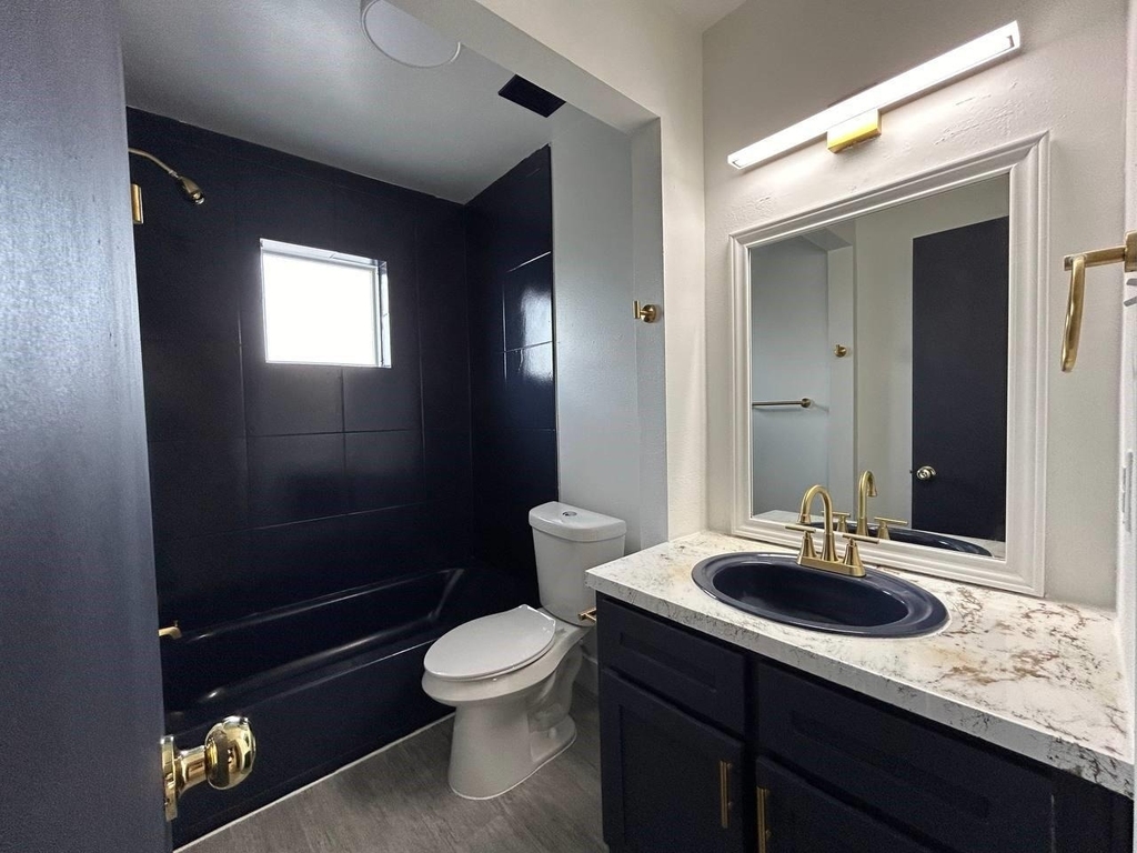 1010 S Wayside Drive - Photo 9