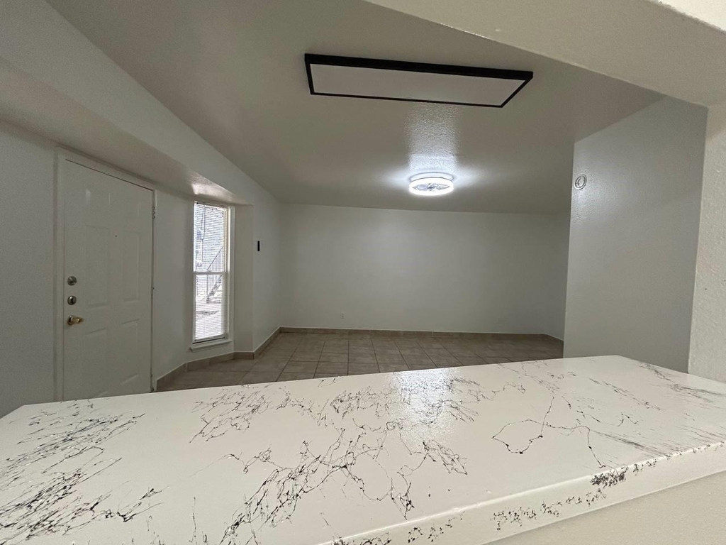 1010 S Wayside Drive - Photo 39