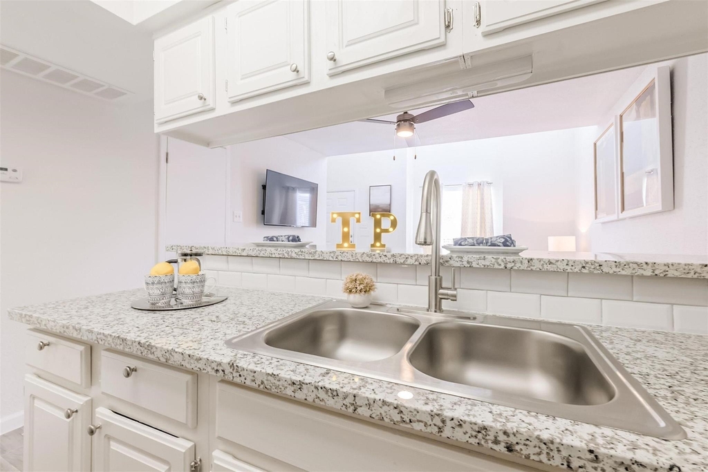8162 Richmond Avenue - Photo 8
