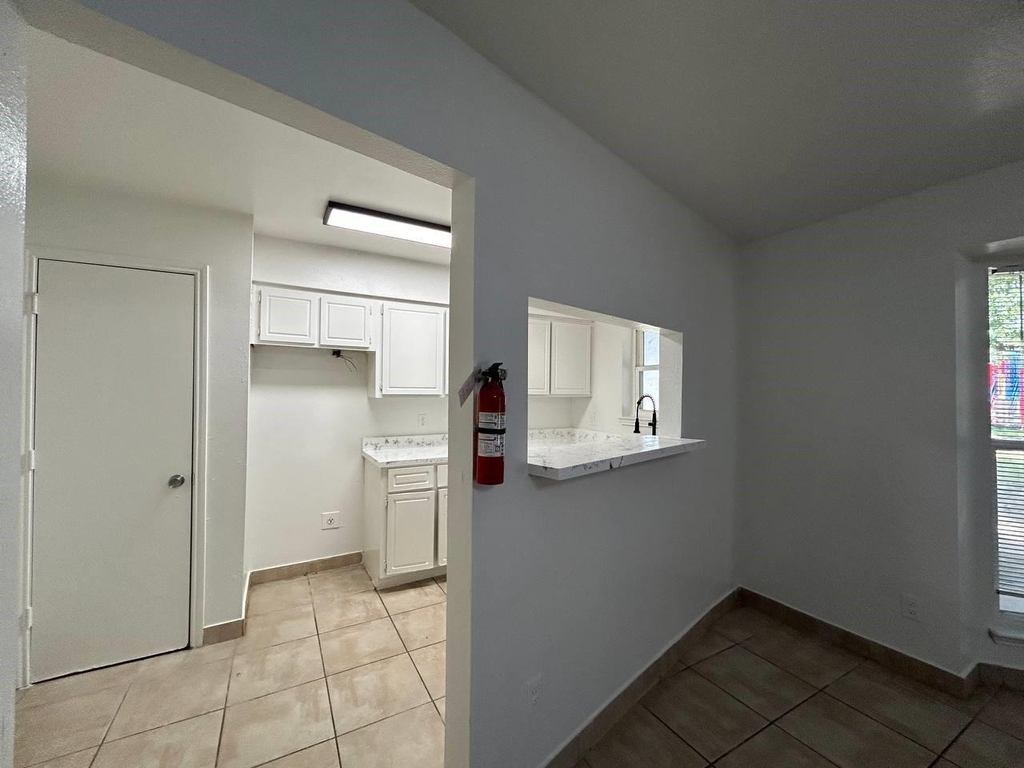 1010 S Wayside Drive - Photo 36