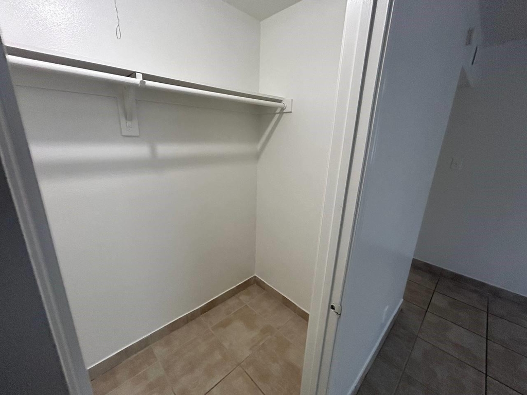 1010 S Wayside Drive - Photo 34