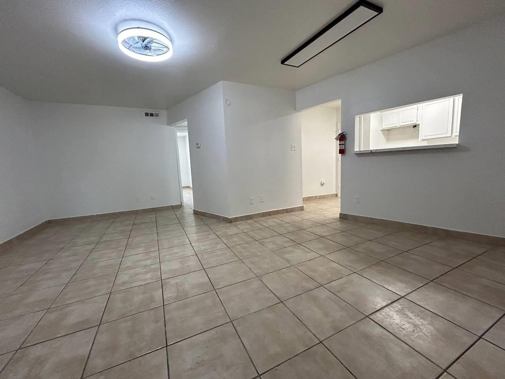 1010 S Wayside Drive - Photo 35