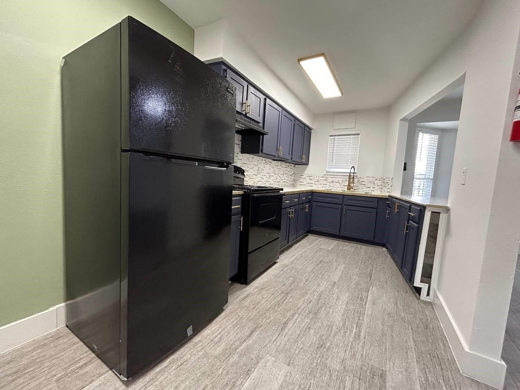 1010 S Wayside Drive - Photo 15