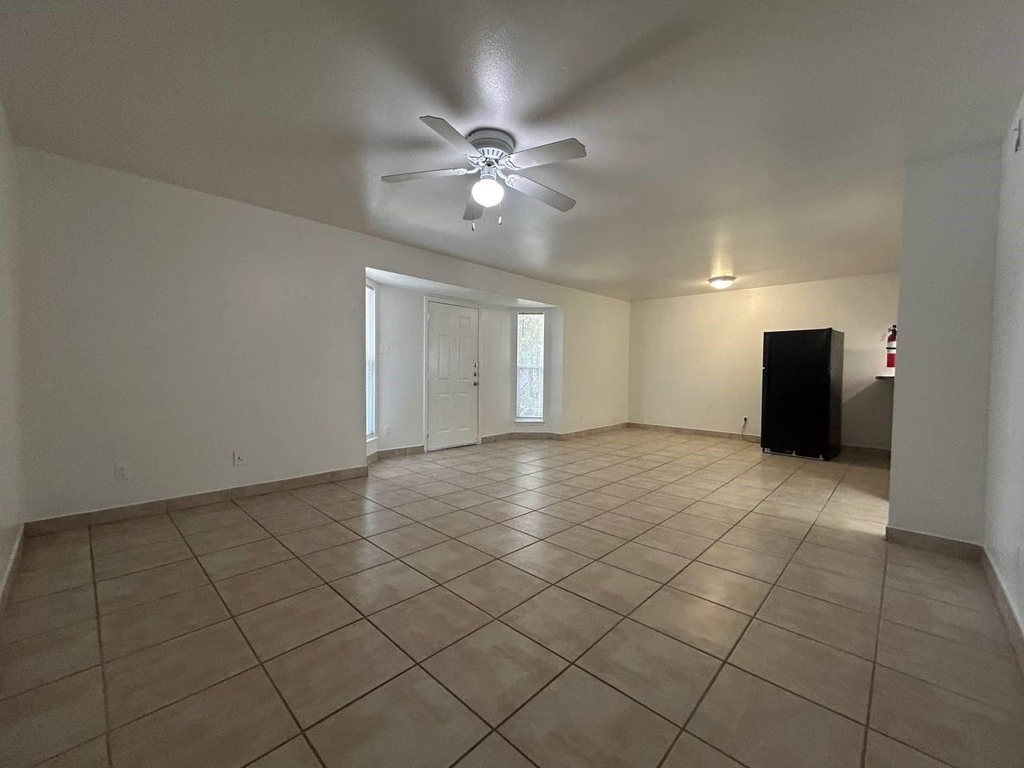 1010 S Wayside Drive - Photo 23