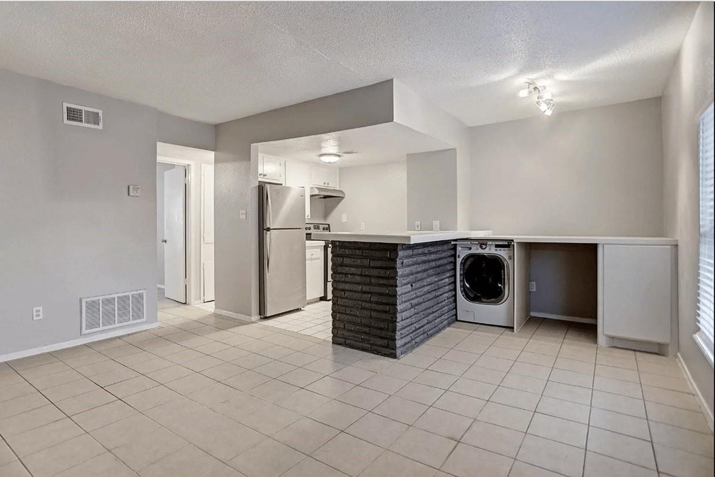 935 Byrne Street - Photo 1