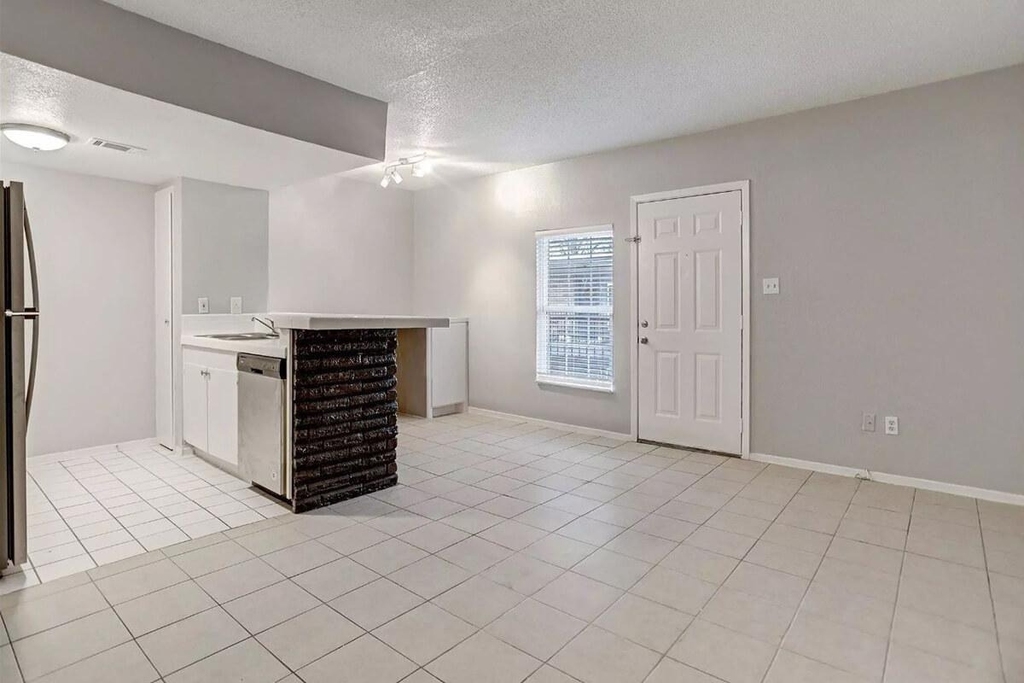 935 Byrne Street - Photo 6