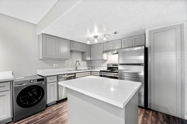 935 Byrne Street - Photo 0