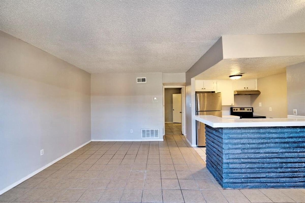 935 Byrne Street - Photo 9