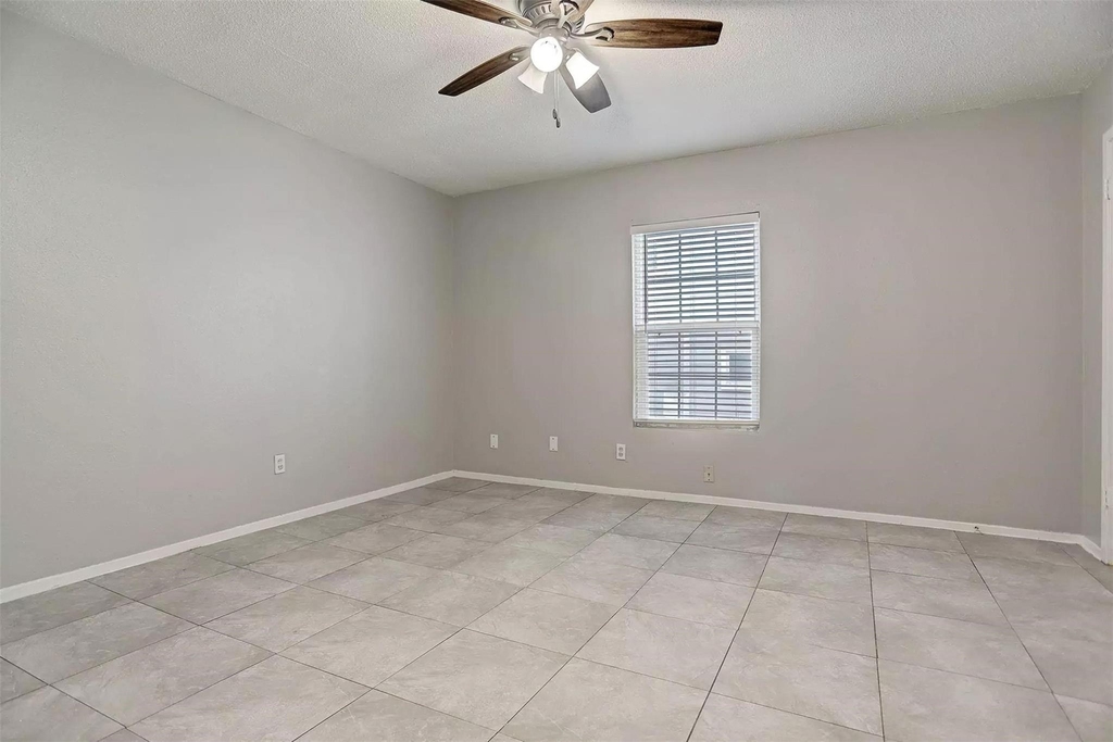 935 Byrne Street - Photo 12