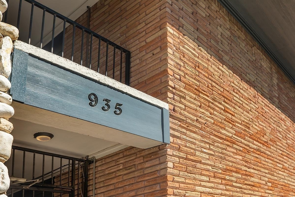 935 Byrne Street - Photo 22