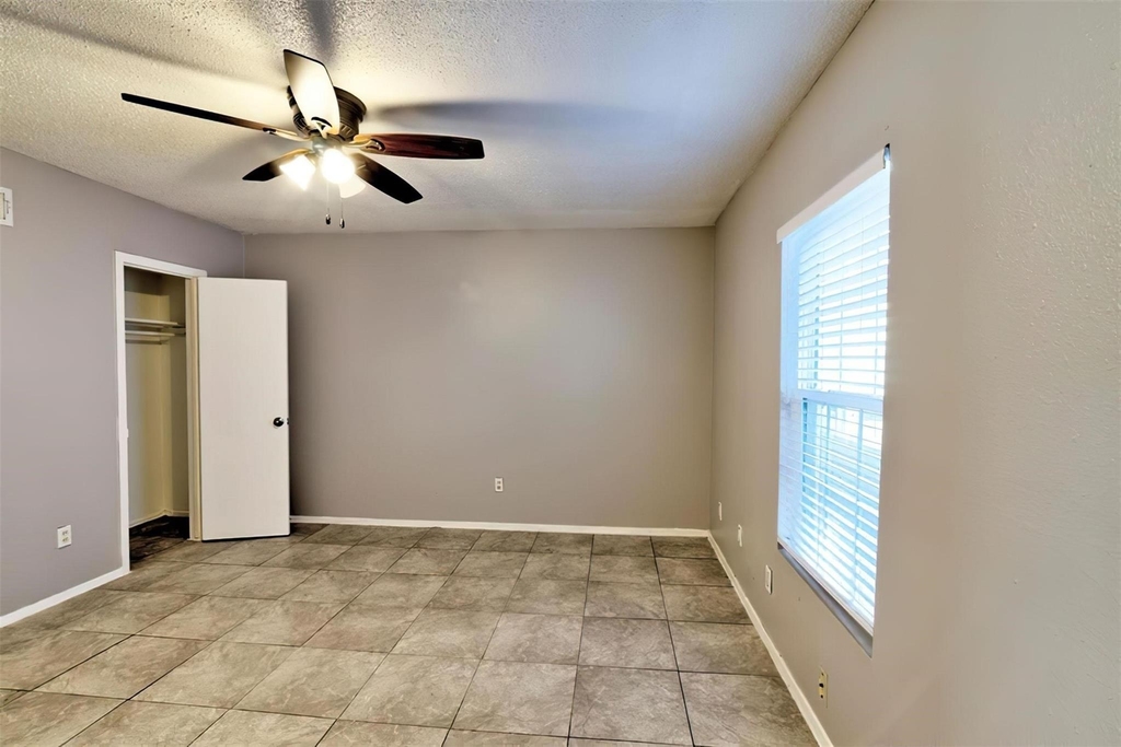 935 Byrne Street - Photo 3