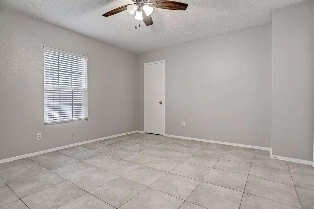 935 Byrne Street - Photo 13