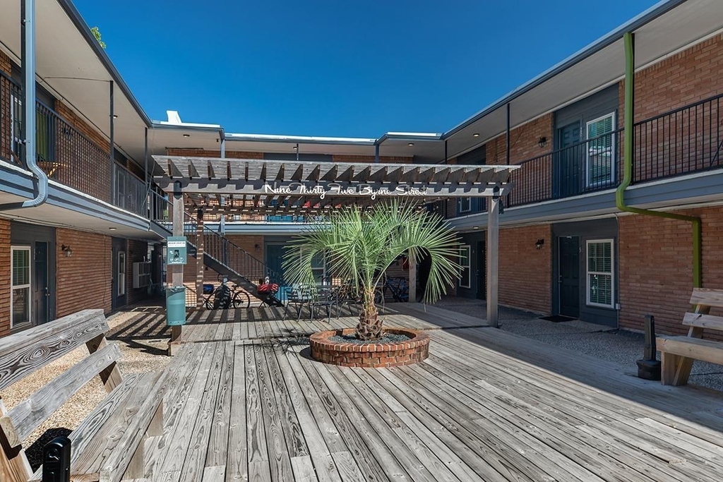 935 Byrne Street - Photo 20