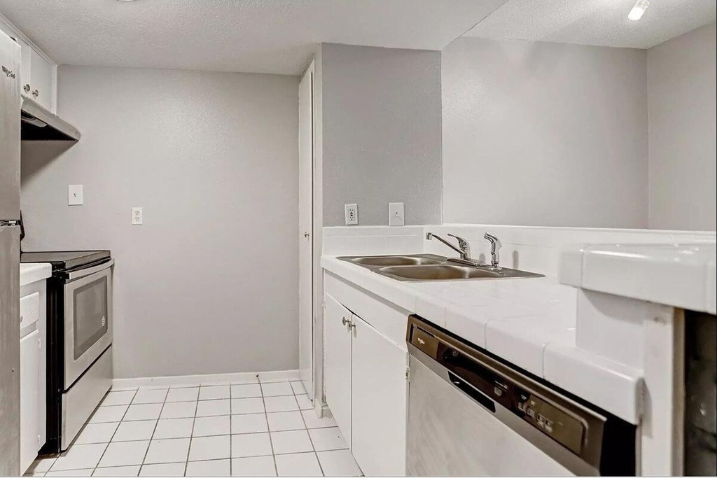 935 Byrne Street - Photo 17