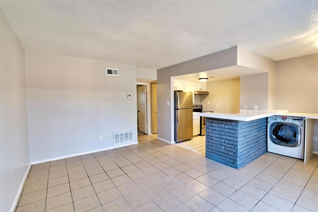935 Byrne Street - Photo 8