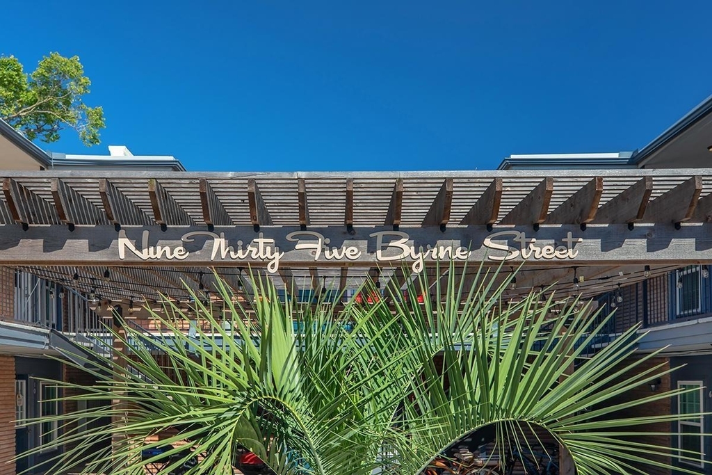 935 Byrne Street - Photo 18