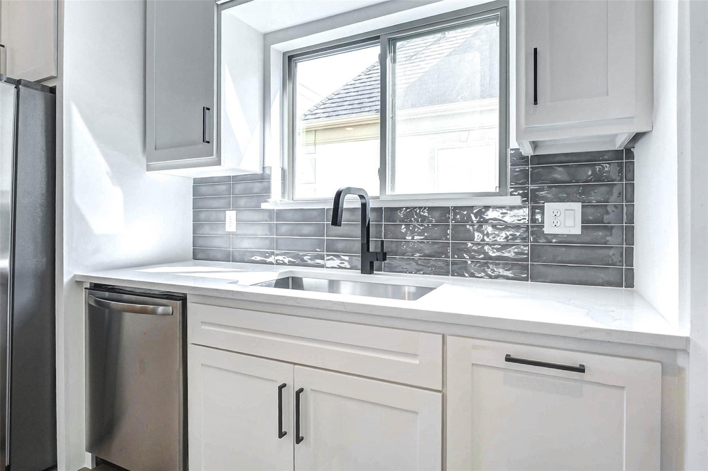 5638 Dolores Street - Photo 8