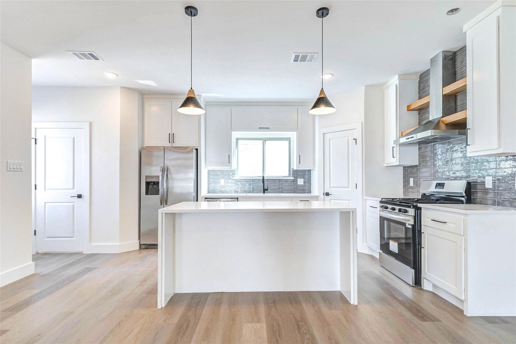 5638 Dolores Street - Photo 10