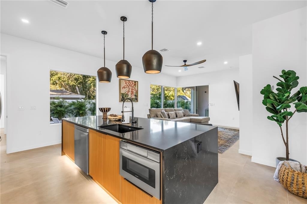 2305 Temple Street - Photo 11